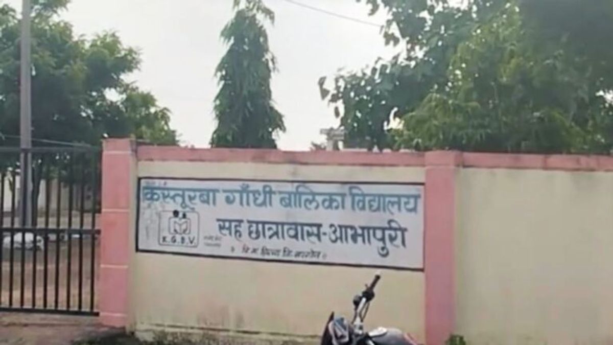 हॉस्टल की छात्राओं ने खोल दी वार्डन की पोल, बोलीं- उसका पति करता है ‘बैड टच’ khargone mp news mp news update mp breaking news bad touch molestation