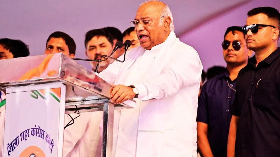 Madhya Pradesh Election 2023 Mallikarjun Kharge Sagar Congress Rally Dalit Vote Kamal Nath PM Modi Live Updates