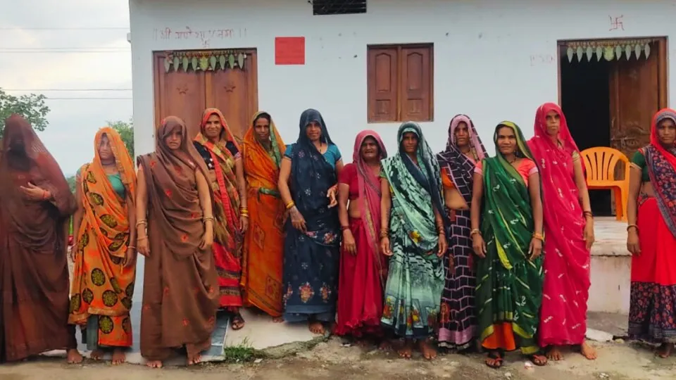 A family like this in MP: 12 dear sisters, 5 schemes, income of 62 thousand rupees every month