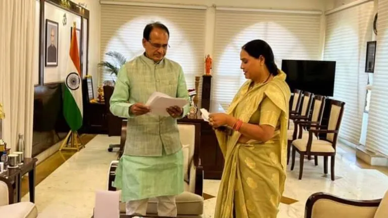 प्रियंका का टिकट मंजूर नहीं…चचौड़ा सीट पर गुटबाजी का शिकार हुई बीजेपी, पूर्व प्रत्याशी ने खोला मोर्चा MP News,Shivraj Singh Chouhan,Madhya Pradesh BJP Candidates Announcement, Madhya Pradesh Elections, Chhattisgarh Elections, Rau Assembly Seat News, Rau Seat, rau, madhu verma profile, indore rau, jitu patwari vs madhu verma, bjp candidate, Rau seat,
