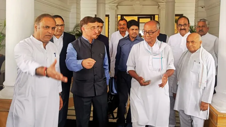 मुख्य सचिव बैंस के संरक्षण में हुआ 500 करोड़ रुपये का पोषण घोटाला, कांग्रेस ने लगाए गंभीर आरोप MP News Shivraj government mp elections Congress complains MP Lokayukta Rs 500 crore nutrition scam Chief Secretary iqbal singh Bains