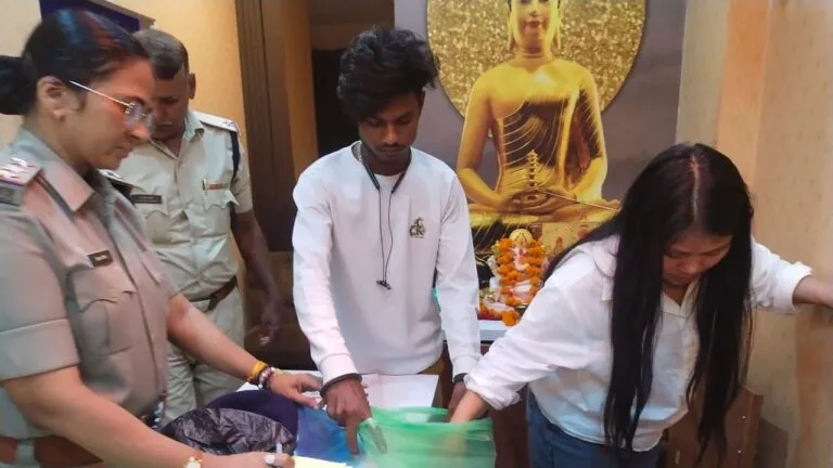 भोपाल पुलिस ने स्पा सेंटर पर मारी रेड, मिली आपत्तिजनक सामग्री, विदेशी महिला मैनेजर समेत 7 गिरफ्तार Bhopal police raided spa center shahpura, mP news, crime news