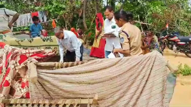 Rewa News: झोलाछाप डॉक्टर ने महिला के पेट का ऐसे किया ऑपरेशन कि हो गई मौत Rewa: Fake doctor operated on woman's stomach in such a way that she died, accused arrested