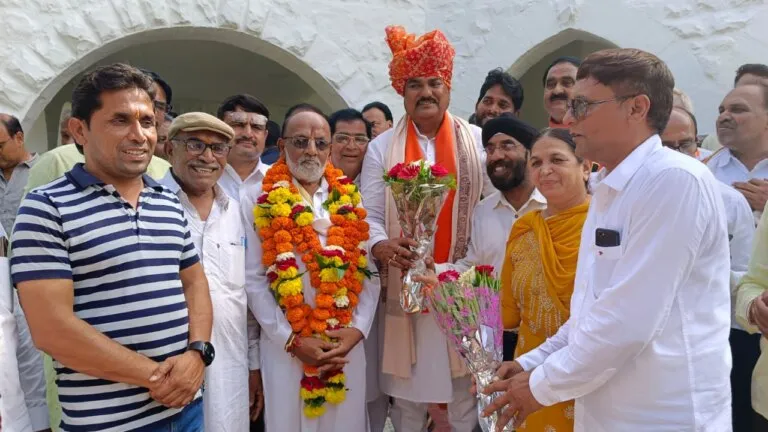 CM शिवराज ने BJP में ये किसको ज्वॉइन करा दिया? कांग्रेस जिसे बता रही सेक्स रैकेट का मुजरिम mp politics ramkrishna patel, kamal patel mp news