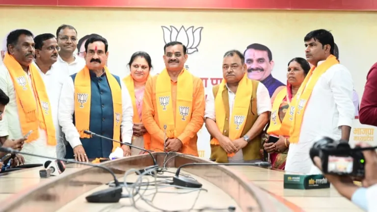 कमलनाथ को टाटा बोलकर पूर्व विधायक पति-पत्नी ने की BJP में ‘घर वापसी’, जानें इनके बारे में सब कुछ abhay mishra neelam mishra rewa news mp bjp kamal nath mp election 2023 mp politics