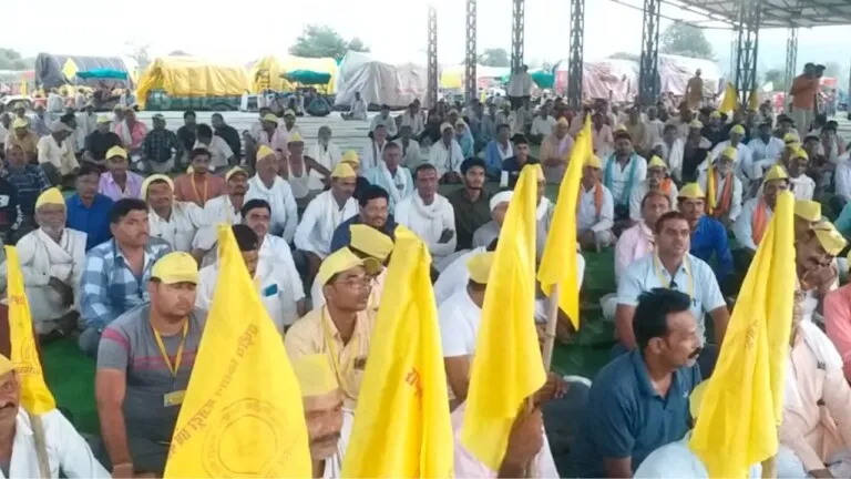 मध्यप्रदेश में अब CM शिवराज के सामने खड़ा हो रहा किसान आंदोलन? नरसिंहपुर से भोपाल तक लंबी रैली mp news mp politics cm shivraj singh chauhan raisen news