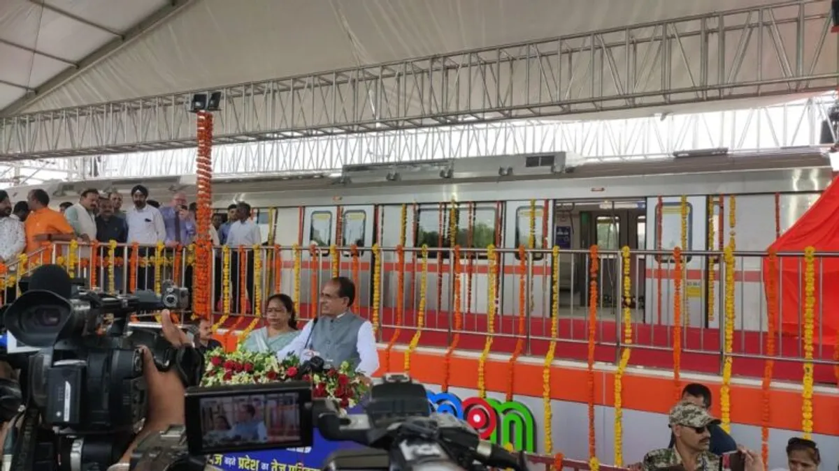 भोपाल-इंदौर मेट्रो ट्रेनों के ट्रायल की तैयारी पूरी, CM शिवराज ने किया मॉडल कोच का अनावरण, जानें सबकुछ mp metro news, mp news, bhopal indore metro, politics