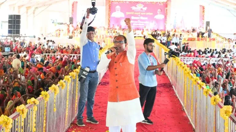 CM शिवराज की घोषणा, रसोइयों को 2 की जगह मिलेंगे 4 हजार, गेस्ट टीचर के लिए कर दिया ये बड़ा ऐलान cm shivraj news, mp news, politics