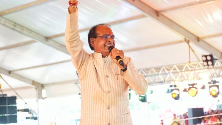 CM शिवराज का बड़ा चुनावी दांव! लाड़ली बहना योजना में किया बदलाव, जानें अब किसे मिलेगा लाभ Madhya Pradesh News MPAssemblyElections2023 2023,Before the implementation of code of conduct in Madhya Pradesh the government gifted 3 medical colleges Emadhya pradesh, madhya pradesh elections, madhya pradesh election 2023, madhya pradesh cm, shivraj