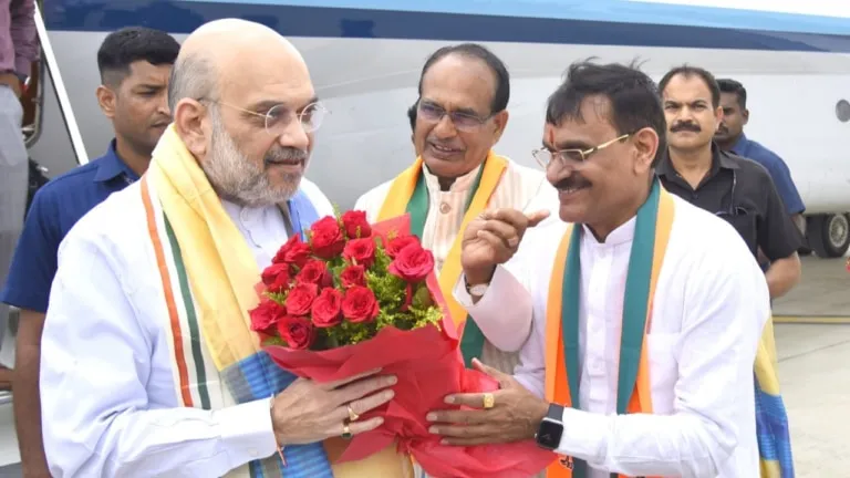 Breaking: अमित शाह संभालेंगे 82 आदिवासी सीटों की कमान, मंडला में होगा ऐलान Big action by BJP before voting in Madhya Pradesh, 35 rebel leaders expelled for 6 years