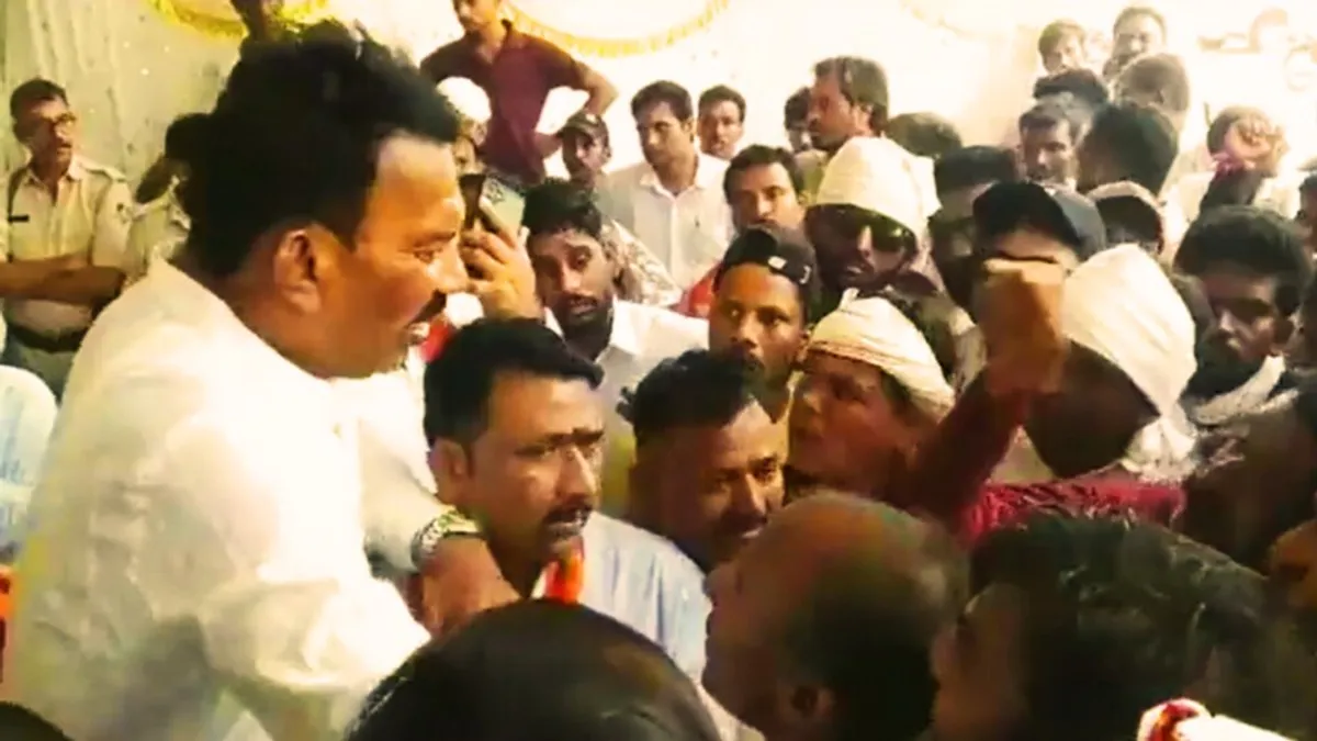 जन आशीर्वाद यात्रा से पहले शिवराज के इस मंत्री का कड़ा विरोध, गांव वालों ने घेरा बचकर निकले मंत्री mp election Strong opposition minister tulsiram silawat Shivraj singh chauhan Jan Ashirwad Yatra villagers minister escaped
