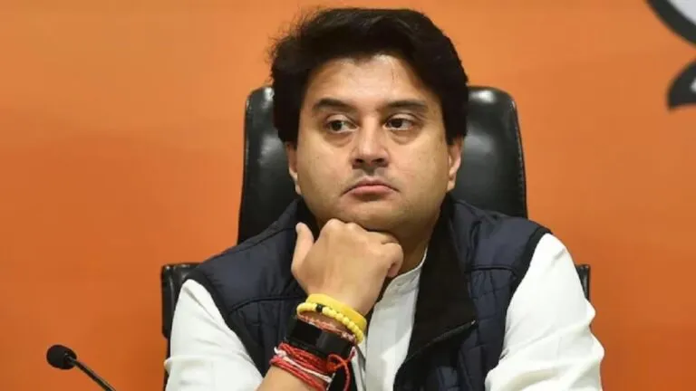 BJP की लिस्ट में सिंधिया का नाम न होने पर कांग्रेस का तंज, ‘श्रीमंत’ अब ‘सरपंच’ पद के लिए रिजर्व Mp election 2023 gopal singh chauhan chanderi vidhyak jyotiraditya scindia madhya pradesh election 2023 mp chunav 2023 chunav 2023 election 2023 mp politics Ashoknagar News