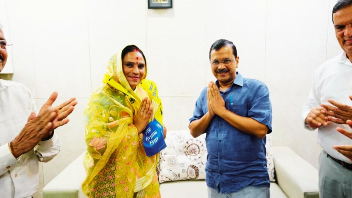 बीजेपी से बागी ममता मीना ने थामा AAP का दामन, केजरीवाल ने दिलाई पार्टी की सदस्यता BJP rebel MLA Mamta Meena AAP Arvind Kejriwal MP Elections 2023
