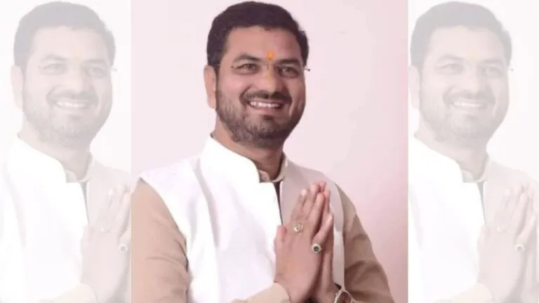 INDORE: BJP की दूसरी लिस्ट आने के बाद उठने लगे विरोध के स्वर, प्रत्याशी का पुतला जलाकर हुई नारेबाजी mp election mp chunav bjp candidate list bjp candidate protest depalpur bjp candidate manoj patel