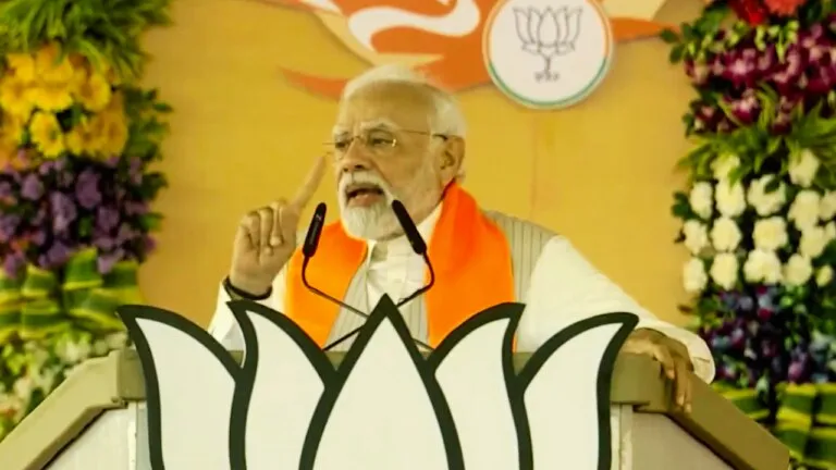 PM बोले- मोदी यानी हर गारंटी पूरी होने की गारंटी, कांग्रेस जंग लगा लोहा, जिसका ठेका अर्बन नक्सलियों के पास PM Modi returns MP in 8 days lays Rs 19k crore project foundation live updates breaking news