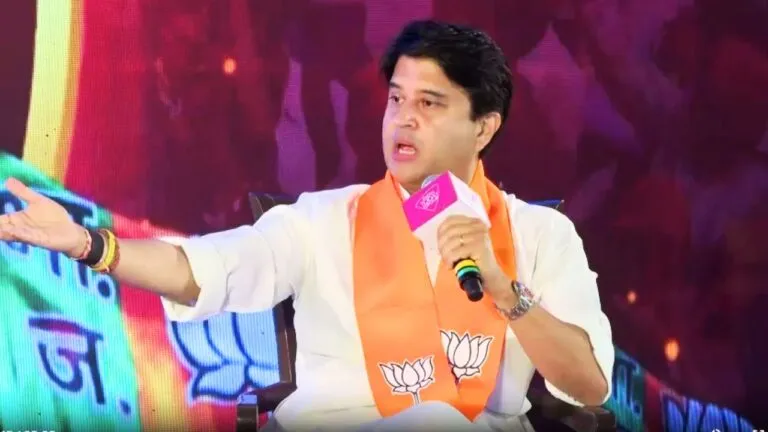 jyotiraditya sindhiya reaction on Rahul Gandhi I play like Virat Kohli in politics