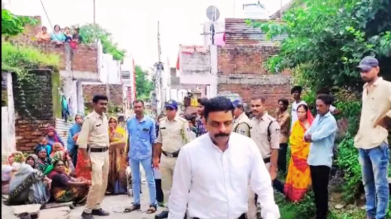 उज्जैन: लिव इन में रह रहे युवक ने अपनी महिला साथी और उसके दो बच्चों का गला घोंटकर लगा ली फांसी Ujjain news Family home four bodies found fears of mass suicide mp news Suicide news, mp news, madhya pradesh, crime