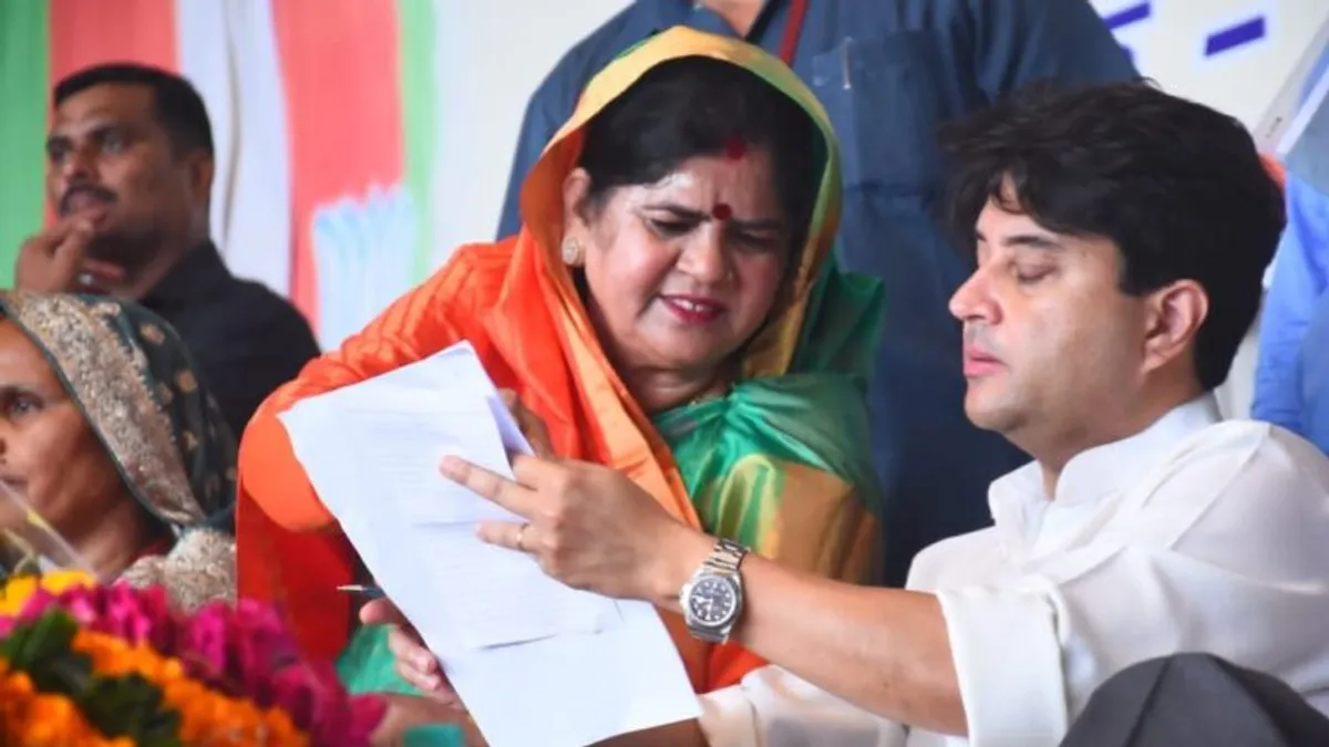 MP Election: मुश्किलों में घिरीं सिंधिया समर्थक नेता इमरती देवी, BJP नेत्री ने लगाए गंभीर आरोप imarti devi news, mp news, politics