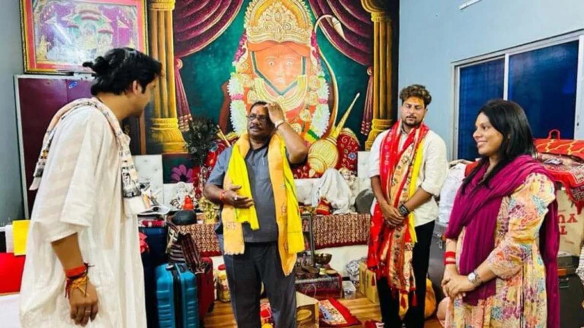 एशिया कप में शानदार प्रदर्शन के बाद फिर बागेश्वर धाम की शरण में स्पिन के जादूगर, अब किसकी अर्जी? Kuldeep Yadav again reached Bageshwar Dham, mp news, madhya pradesh, dhirendra shastri