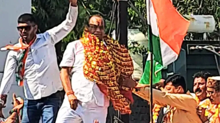 दमोह: आमने-सामने आए कांग्रेस-बीजेपी समर्थक, विरोधी को चैंलेज करते हुए ताल ठोंकने लगे टंडन mp election 2023 mp politics ajay tandan jayant malaiya mp politics news
