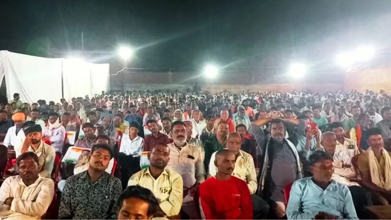 प्रियंका गांधी तक अपनी बात पहुंचाने के लिए कांग्रेस कार्यकर्ताओं ने काटा बवाल, टेंशन में हाईकमान mp election 2023 mp politics mp news mp congress bijawr vidhansabha chhatarpur bundelkhand news