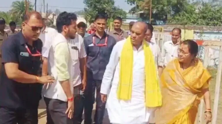 BJP प्रत्याशी के पिता ने भरा नामांकन, क्या पार्टी करेगी प्रत्याशी के नाम में बदलाव, जानें! MP Election 2023 mp politics mp news update mp breaking news mausam bisen gaurishanker bisen mp politics