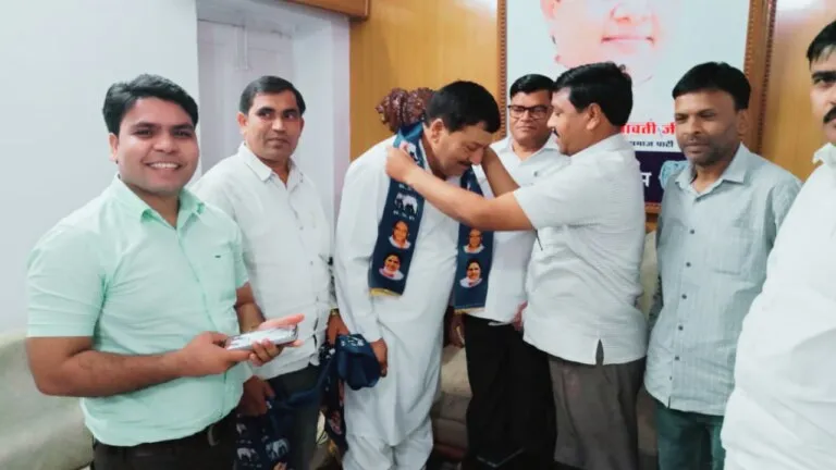 Big blow MP Congress mp elections Bundelkhand deelmani Babbu Raja bsp mp