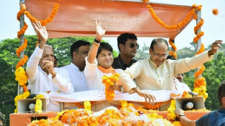 Has Scindia not been effective? Opinion polls show that BJP's condition is weak in Gwalior-Chambal.