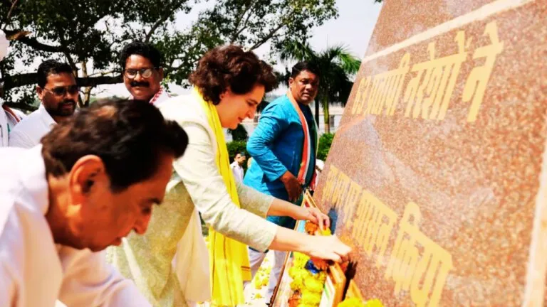 Priyanka Gandhi scolded Kamal Nath Mandla Rally MP Election 2023 MP Congress