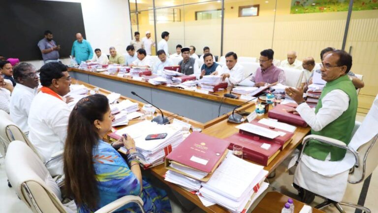 CM शिवराज ने अचानक बुलाई कैबिनेट की बैठक, क्या है एजेंडा, जिस पर कांग्रेस हो गई आगबबूला? MP BJP MP Election 2023 MP Election Result 2023 Shivraj Government Narottam Mishra BJP Big Leader lost the election.