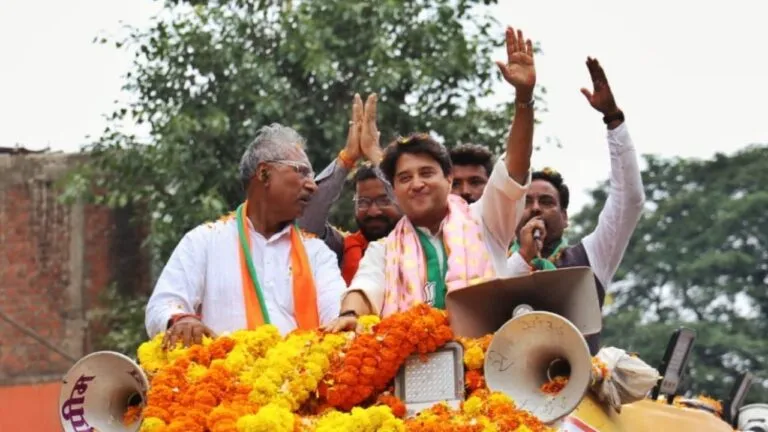 सिंधिया ने मंच से सुनाई कांग्रेस छोड़ने की पूरी कहानी, फिर जनता से पूछा ये चौंकाने वाला सवाल Jyotiraditya Scindia, MP Election 2023, MP Politics, Madhya Pradesh