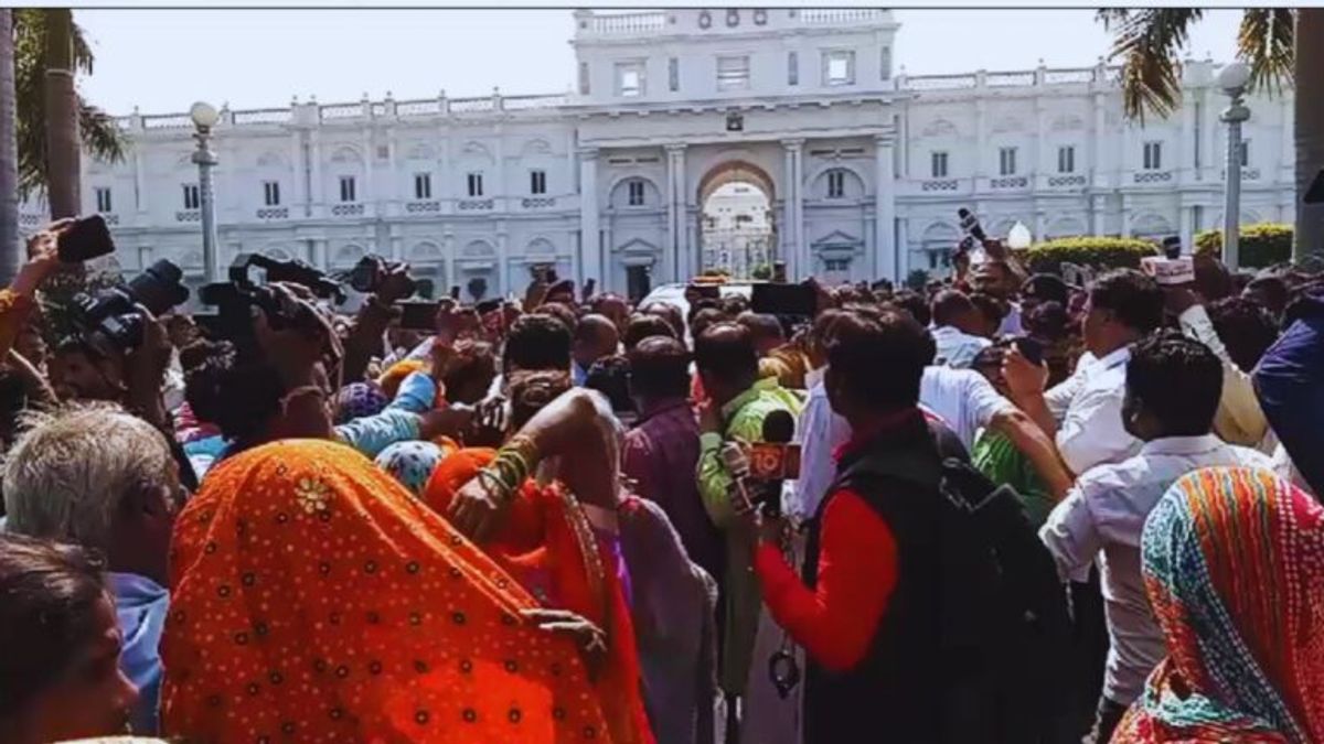 माया सिंह को टिकट देने पर सिंधिया ‘महल’ के सामने हंगामा, पैरों में लेट गए मुन्ना लाल के समर्थक; जानें gwalior news maya singh mp news munna lal goyal jay singh narendra singh tomar mp election 2023