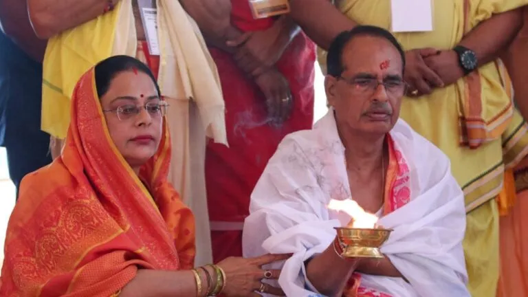कितनी संपत्ति के मालिक हैं सीएम शिवराज? पत्नी साधना सिंह ज्यादा दौलतमंद, हलफनामे में हुआ खुलासा How much property CM Shivraj Singh have,Madhya Pradesh assembly Election, mp vidhansabha chunav news, mp news