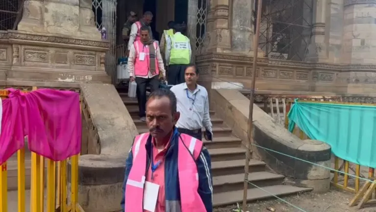 MP में कल पड़ेंगे वोट, 64626 मतदान केंद्रों के लिए रवाना हुई टीमें; कितने बजे शुरू होगी वोटिंग? MP Election 2023, Polling Parties, Madhya Pradesh Assembly Elections, Election Commission