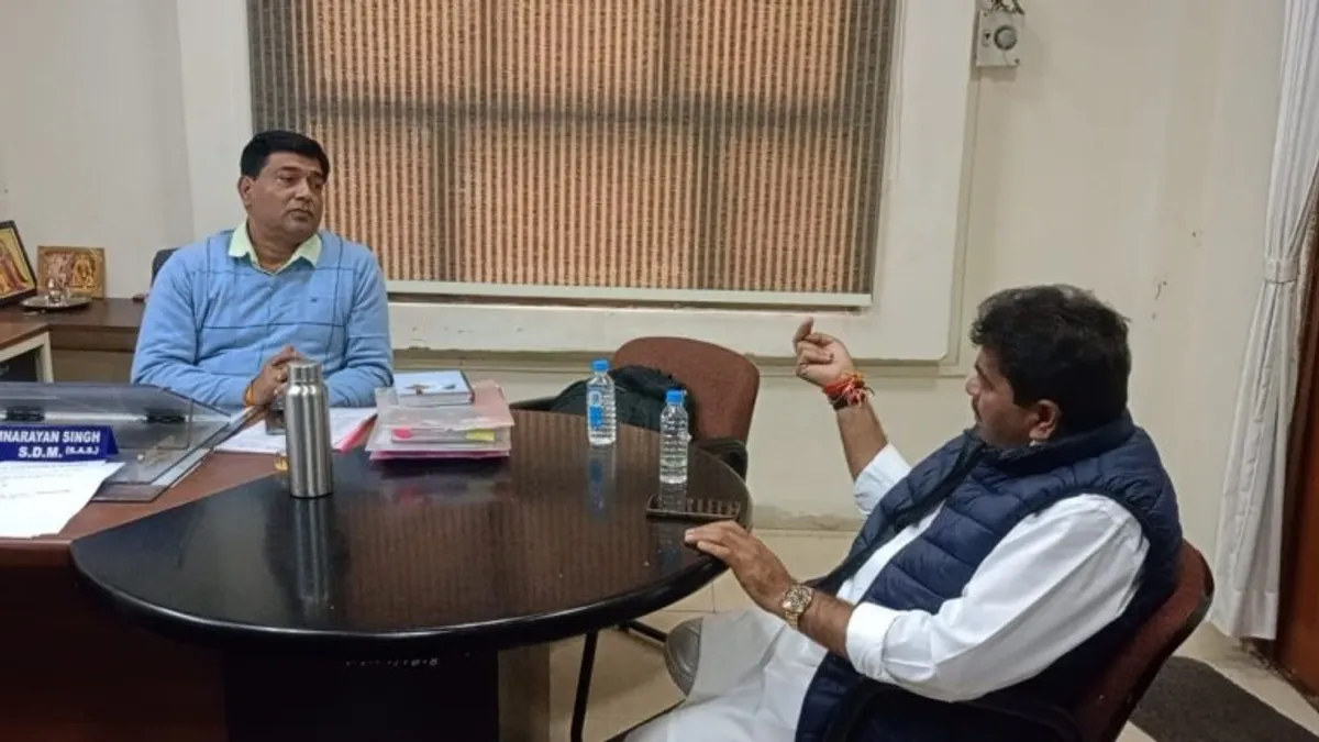 बालाघाट की घटना के बाद इंदौर में कलेक्टर के पास क्यों पहुंच गए ये कांग्रेस प्रत्याशी, लग रहा ये डर Balaghat, Indore one seat, Sanjay Shukla, MP Congress, Indore Collector, Kailash Vijayvargiya, MP Election 2023