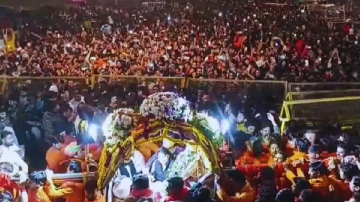 आधी रात को सृष्टि का भार सौंपने निकले महाकाल! उज्जैन में हरिहर मिलन पर दिखा भव्य नजारा Mahakal, MP News, Ujjain News, Madhya Pradesh, Mahakal Sawari, Harihar Milan, उज्जैन, महाकाल, बैकुंठ चतुर्दशी , Harihar Milan in Ujjain
