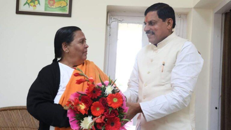 उमा भारती अचानक क्यों करने लगीं सीएम मोहन यादव की तारीफ, सियासी गलियारों में चर्चाएं शुरू CM Mohan Yadav, CM Mohan Yadav Oath Ceremony, Uma Bharti, Uma Bharti Post, Mohan Yadav, Madhya Pradesh CM Mohan Yadav