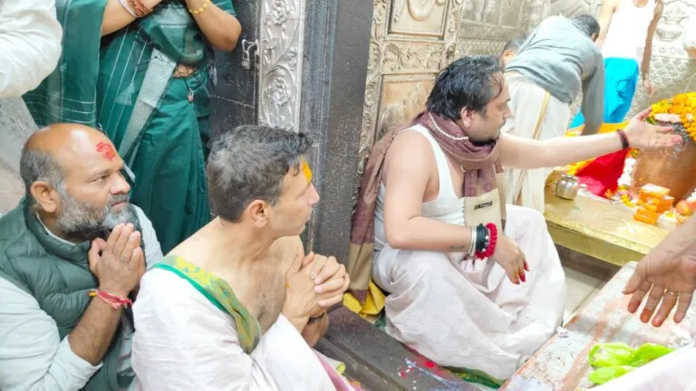 अध्यक्ष बनते ही महाकाल पहुंचे जीतू पटवारी, लेकिन समर्थकों ने ऐसा क्या किया कि दर्ज हो गई FIR? jitu patwari, mahakal temple, jitu patwari supporter, congress new pcc chief, congress jitu patwari, jitu patwari news, umang singhar, mp congress, madhya pradesh congress, hemant katare, mp election result 2023