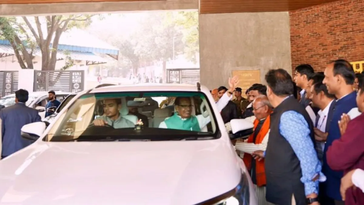 MP: नया CM चुने जाने के 15 दिन बाद शिवराज ने खाली किया CM हाउस, जानें अब कहां रहेंगे मामा? Mohan Yadav CM House, cm house mp news, mp news, ex cm shivraj singh chouhan, shivraj singh chouhan new house, shivraj new bangla, mp news, shivraj breaking news, shivraj wife sadhna singh, sivraj son kartikeye chouhan
