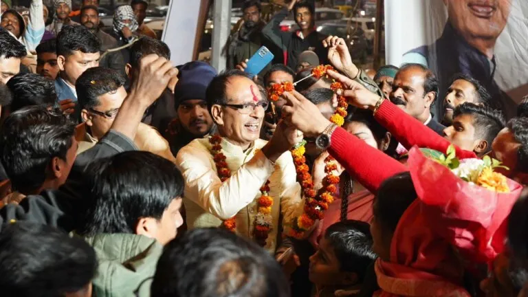 Shivraj singh chouhan ex-CM moved as sisters cried vowed big promise Mohan Yadav News