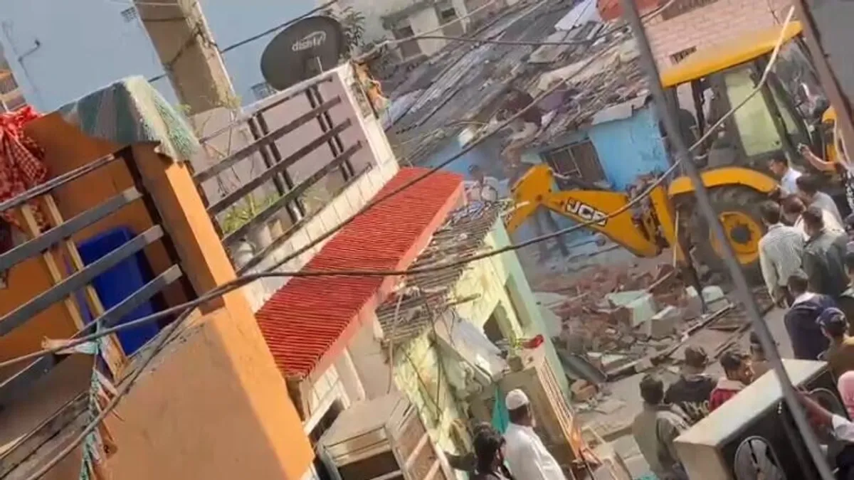 डॉ मोहन यादव के मुख्यमंत्री बनते ही चला पहला बुलडोजर, BJP कार्यकर्ता पर किया था आरोपी ने हमला Mohan Yadav, CM Mohan Yadav, Mohan Yadav First Action, MP BJP, Bhopal News, CM Mohan Yadav Bulldozer Action