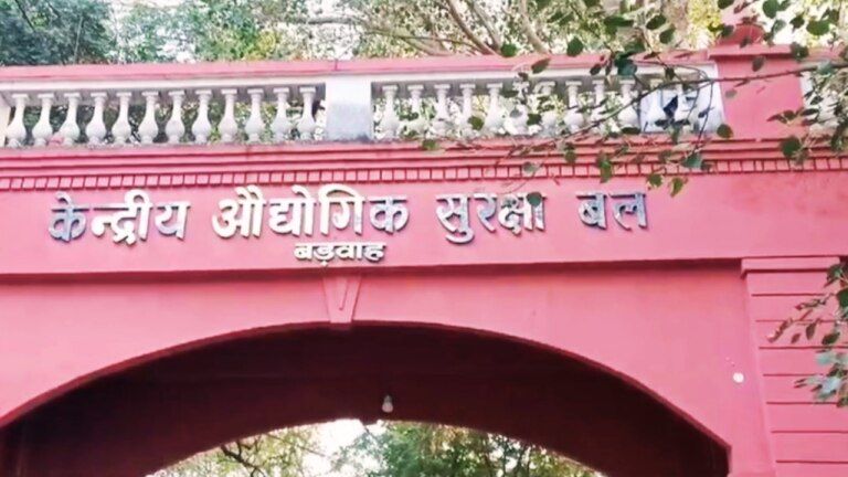 त्रिपुरा का निवास लगाकर CISF में भर्ती हो गए UP के अभ्यर्थी, खुलासा हुआ तो हैरान रह गए अधिकारी CISF News, CISF Bharti, CISF Training Camp, UP youth got recruited in CISF, residence certificate of Tripura, officials surprised, revealed in barwah MP, Viral News