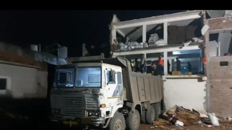 हरदा ब्लास्ट: विस्फोट के 7 दिन बाद भी 2 ट्रक पटाखे फिर मिले, पूरे शहर में बारूद ही बारूद Harda Blast, Harda Firecracker Blast, MP News, Harda Crime News, MP Crime News