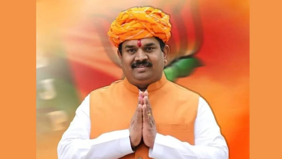 मौजूदा सांसद को टिकट देकर फंस गई BJP? पंच से लेकर विधायक ने किया विरोध, आलाकमान को भेजे 2000 पत्र महेंद्र सिंह सोलंकी के टिकट काटने के लिए भाजपा कार्यकर्ताओं ने पत्र लिखे.