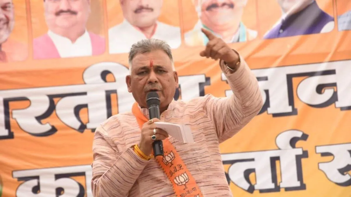 सिकंदर और अकबर नहीं होंगे महान, MP के शिक्षा मंत्री ने किया इतिहास के सिलेबस में बदलाव का ऐलान Inder Singh Parmar
