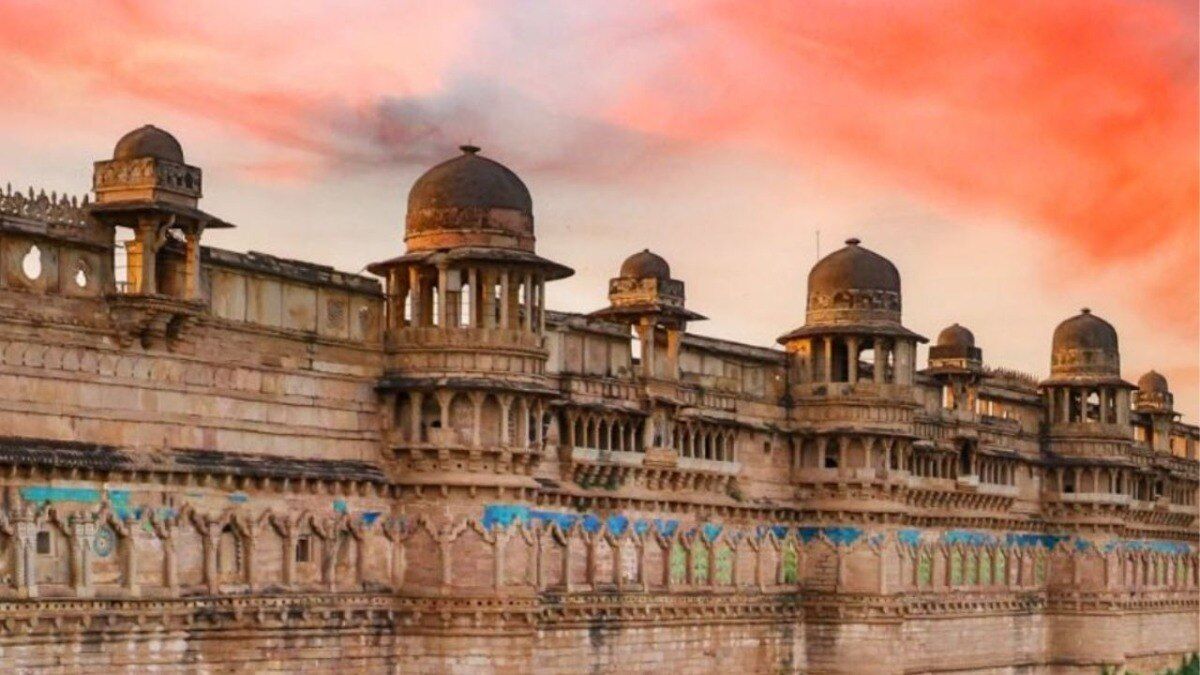 देश के दिल की इन 6 खूबसूरत धरोहरों को यूनेस्को ने दिया खास दर्जा, जानिए खासियतें यूनेस्को के विश्व हेरिटेज सेंटर ने मध्य प्रदेश के छह ऐतिहासिक स्थलों को अपनी अस्थायी सूची में शामिल किया है.