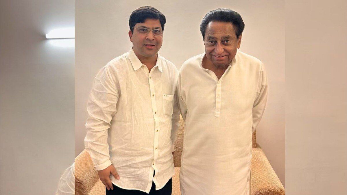 कमलनाथ के साथ मोजूद सैयद जफर