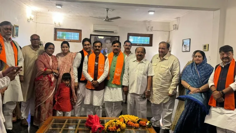 चुनाव से पहले कमलनाथ को एक और झटका, दीपक सक्सेना थामेंगे BJP का दामन? CM मोहन से बंद कमरे में मुलाकात Former minister Deepak Saxena