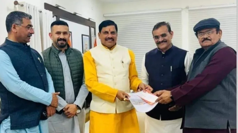 बुंदेलखंड में कांग्रेस को झटके पर झटका, अब ये दिग्गज नेता थामेगा BJP का दामन! Shankar Pratap Singh