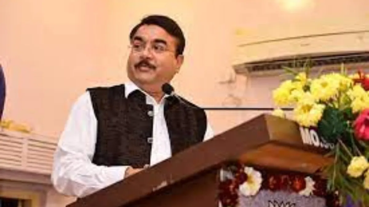 मध्यप्रदेश के इस मंत्री के बेटे ने दिखाई राजधानी भोपाल में गुंडई, पहले दंपत्ति को पीटा, फिर पुलिस से की अभद्रता Madhya Pradesh Minister, Narendra Shivaji Patel